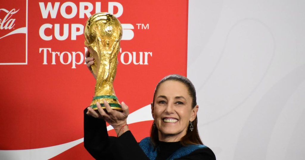 Presidente do Claudia Sheinbaum - [EN] Presidente do México ofereceu bola aos jornalistas e o impensável aconteceu (vídeo)