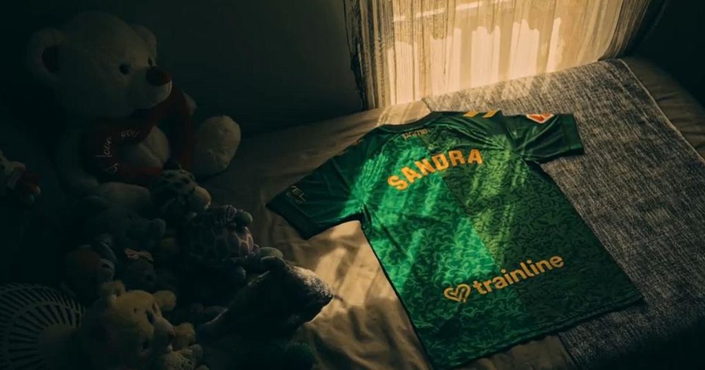 Verde Esperanza Betis Foundation - Betis against 'bullying': Sandra's room showcases new kit