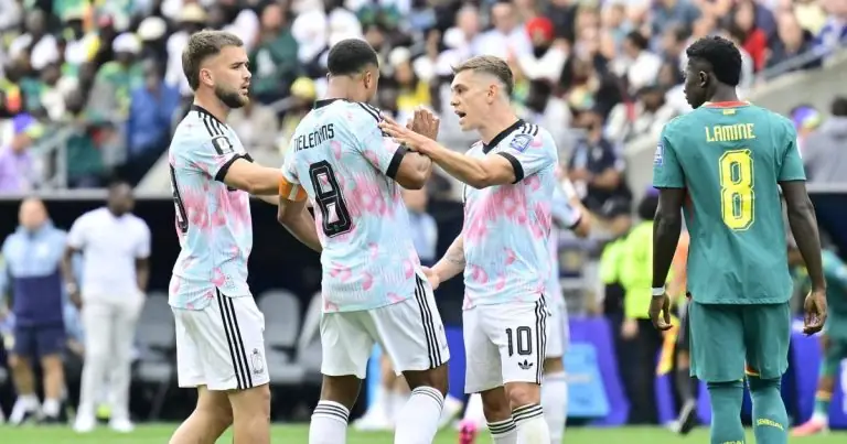 In the Belgium Youri Tielemans - Belgium teammates argue and coach supports: 'I like that'