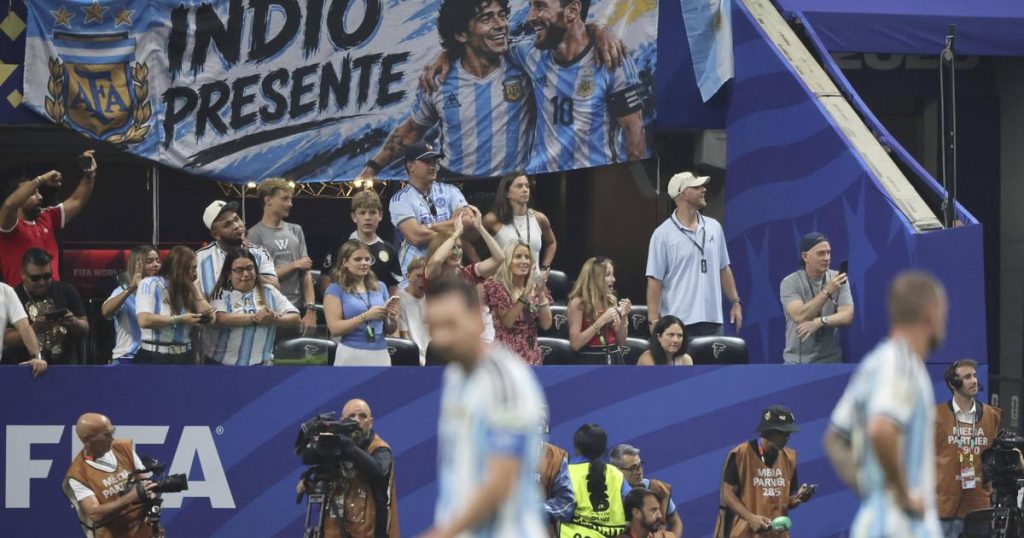 Lionel Messi World Cup - Messi: "I never wanted to compare myself to Diego, I hope he is having fun up there"