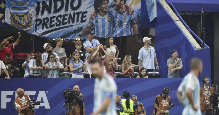 Lionel Messi World Cup - Messi: "I never wanted to compare myself to Diego, I hope he is having fun up there"