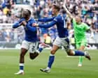 Maitland-Niles’ Stunning Strike Secures Late Draw for Everton Against Manchester United